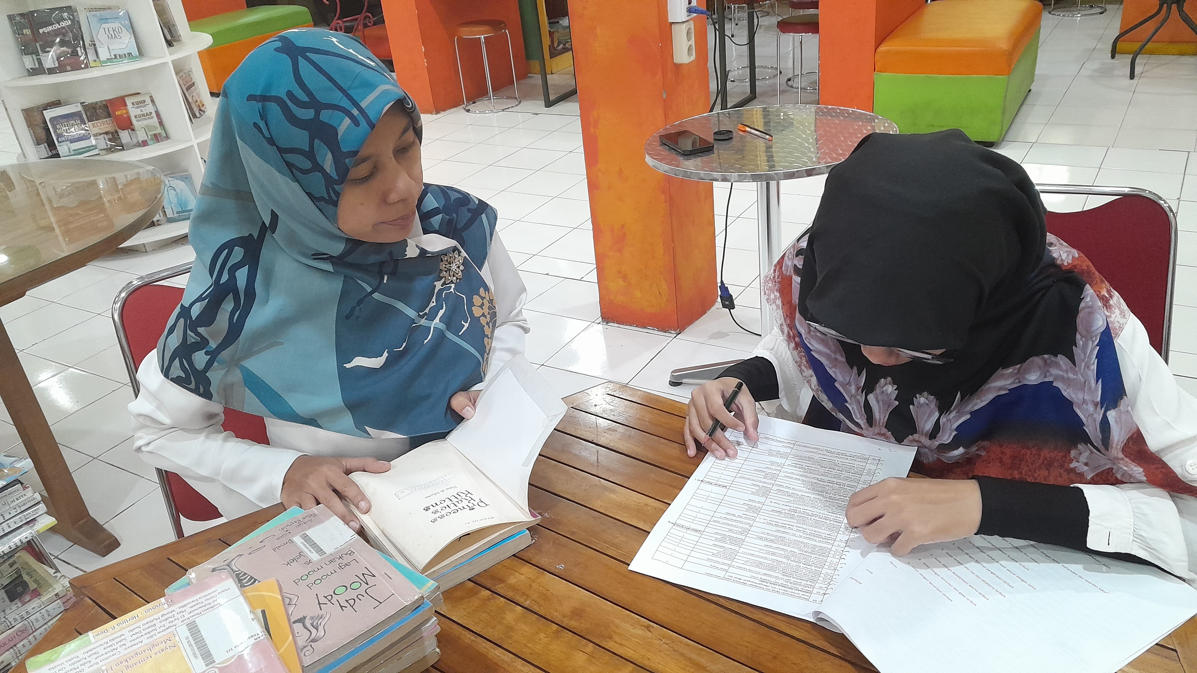 (pengecekan kelengkapan buku)
